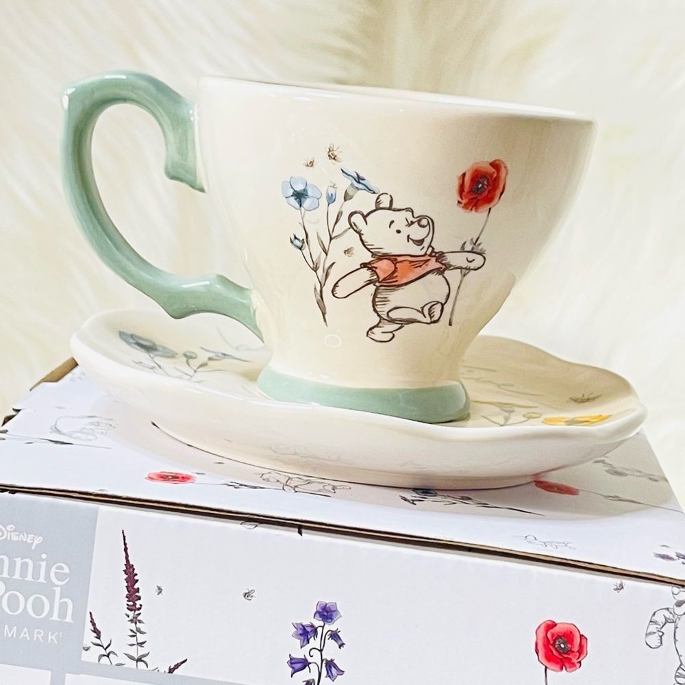 Winnie Pooh Cup & Saucer - Picture 3 of 12